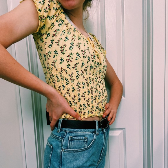 ME TO WE YELLOW FLOWER BLOUSE - Picture 3 of 3